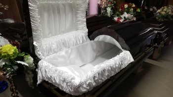 Вилив воду в труну померлої: мешканця Львівщини оштрафували на 51 грн