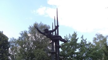 У Львові демонтують пам’ятник Валентині Терешковій