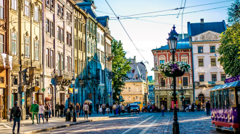 У Львові демонтували понад 3000 незаконних рекламних вивісок