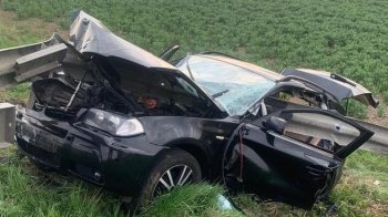ДТП на Львівщині: BMW X3 в'їхав у металевий відбійник