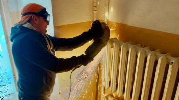 Шість бригад львівських комунальників відновлюють електрику і тепло у Києві