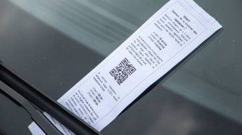 У Львові суд скасував штраф за парковку на тротуарі та став на бік водія