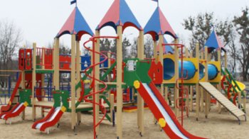 Мешканці Сихова вимагають відновити один з найбільших в районі дитячий майданчик