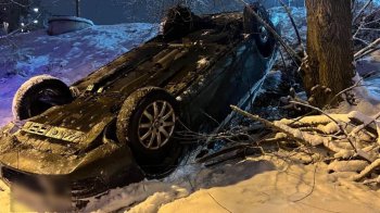 Керував 16-річний водій: у Львові Volkswagen перекинувся на дах