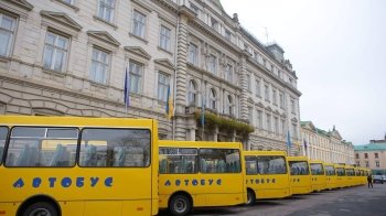12 громад Львівщини отримали нові автобуси «Школярик»