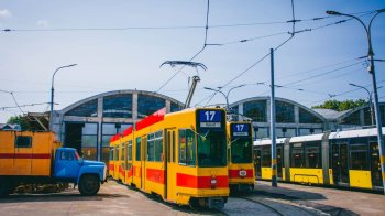 До Львова прибули ще два швейцарські трамваї з Базель-Ланду