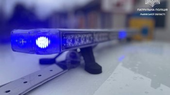 Перейшов дорогу у невстановленому місці: у Львові викрили чоловіка, який був у розшуку