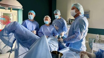 Львівські хірурги видалили пухлину на яєчниках  довжиною у чверть метра 28 річної жінки