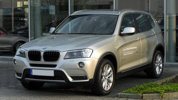 Польські прикордонники конфіскували елітне авто українця з фальшивими документами