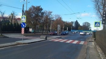 Створили додаткову смугу та перенесли пішохідний перехід: у Львові на вулиці Стрийській змінили схему дорожнього руху