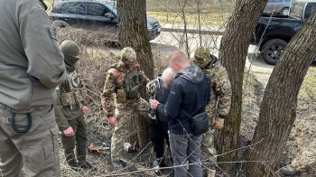 Фото затриманнязрадника на Сумщині