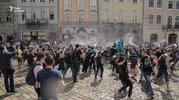 Поливаний понеділок на площі Ринок