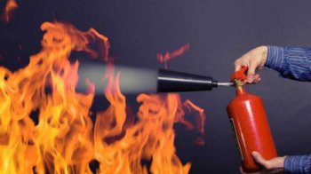 В Бориславі чоловік намагався помиритися з дружиною, підпаливши її квартиру