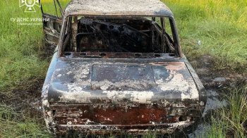 У Бориславі вщент згорів автомобіль: вогнеборці показали фото його залишків