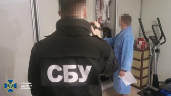 На Львівщині взяли під варту митника, який допомагав виїхати за кордон своїм знайомим