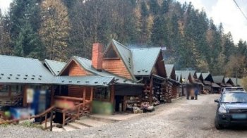 Суд зобов’язав підприємця знести незаконний магазин біля водоспаду «Кам’янка»