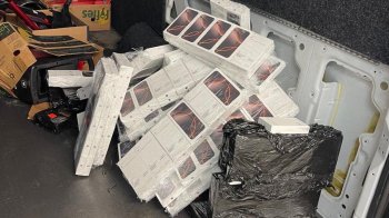 На Львівщині водій намагався провести через кордон понад 400 нових iPhone