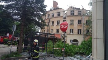 Перша ніч після ракетного обстрілу: де переночували львів’яни, чиє житло було зруйновано