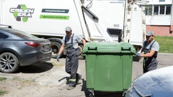 У Львові автівки, що блокуватимуть вивіз сміття із контейнерів, забиратиме евакуатор