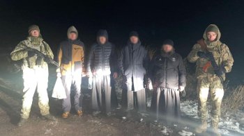 На кордоні затримали порушників у рясах, які стали жертвами аферистів