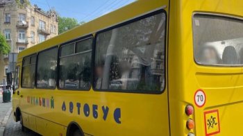 Їхав п’яний за кермом «школярика»: у Львові зупинили водія, який влаштував дітям небезпечну екскурсію