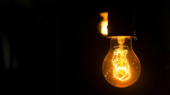 Постійні відключення електроенергії в Україні можуть тривати до вересня