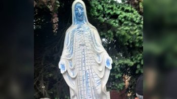 Поліція покарала львів’янина за матюки на статуї Божої Матері