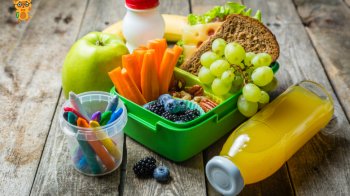 Смузі з вівсянкою та роли з лаваша: ідеї сніданків та перекусів для школяра