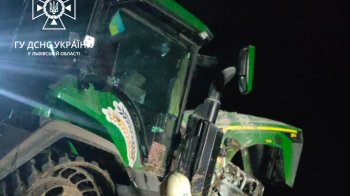 У селі під Львовом горів трактор за мільйони гривень (фото)