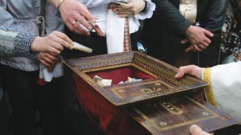 У селі на Львівщині чоловік розбив вікно церкви та викрав скриньки для пожертв