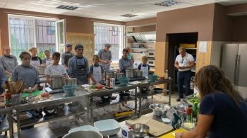 Американська кулінарка провела у Львові майстер-клас для майбутніх кухарів та дітей-переселенців