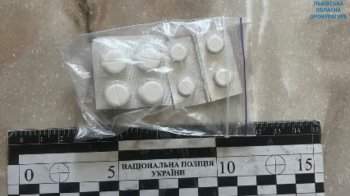 На Львівщині чоловіка затримали за продаж наркотиків, які він отримував для лікування