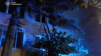 Пожежа у Львові: з балкона врятували чоловіка