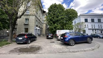 Львів’янин третій рік просить відремонтувати тротуар на Героїв УПА