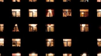 У Раді пропонують ввести штрафи за порушення комендантської години та світло у вікнах