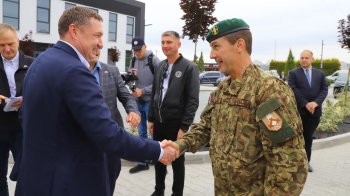 Із Львівщини на фронт передали ще 32 автомобілі для ЗСУ та Нацполіції