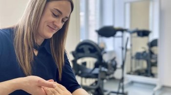 Незабаром повернеться на фронт: львівські лікарі допомогли бійцю, якому розірвало нерв на руці