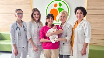 У Львові лікарі два місяці виходжували немовля вагою 910 грамів