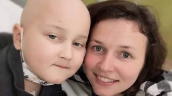 Історія волонтерки, яка допомагає безкоштовно перевозити онкохворих дітей до Італії