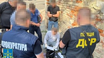 Правоохоронці Львівщини затримали директора благодійної організації, який допомагав ухилянтам покинути країну