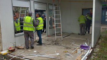 У Львові під час демонтажу МАФу виникла сутичка між родичами власника та муніципалами