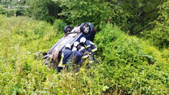 Авто перекинулось на дах: на Львівщині рятувальники деблокували постраждалого у ДТП водія