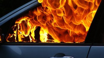 На Львівщині засудили мстиву жінку, яка подряпала і підпалила авто колишнього співмешканця