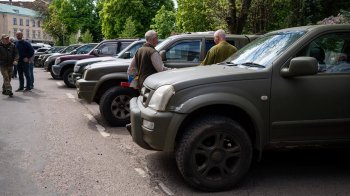 Британські фермери передали військовим Львівщини 30 позашляховиків