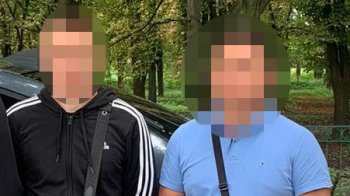 На Львівщині затримали священника, який переправляв за кордон чоловіка під виглядом диякона