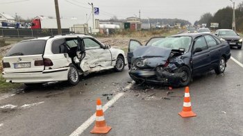 Четверо людей травмувалось у ДТП поблизу Львова: серед постраждалих дворічна дитина