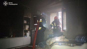 22 людини евакуюкували через пожежу в квартирі у Винниках