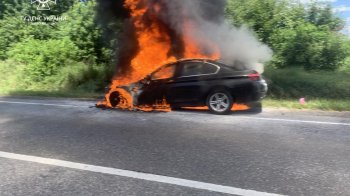 На трасі Львів-Тернопіль згоріло авто (відео)