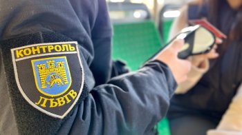 Суд у Львові госпіталізував жінку після нападу на контролера
