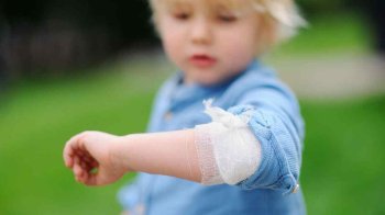 Літні травми: як надати домедичну допомогу — пояснює лікар